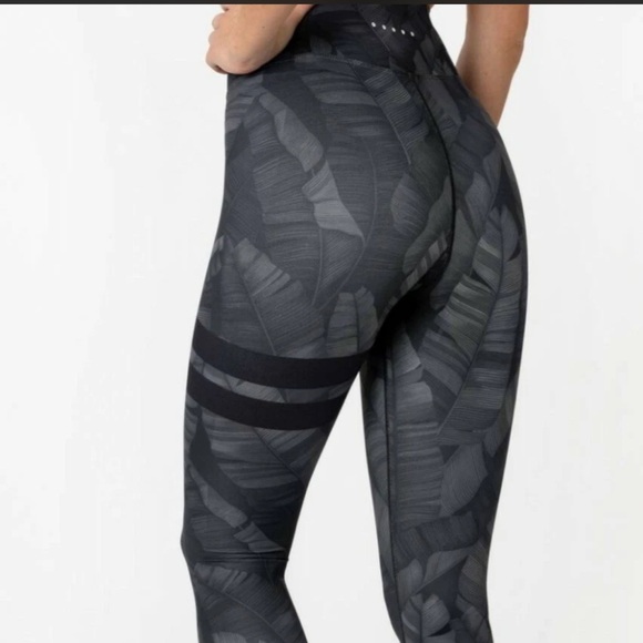 Stylish Gray Patterned Women's Leggings - Picture 3 of 7